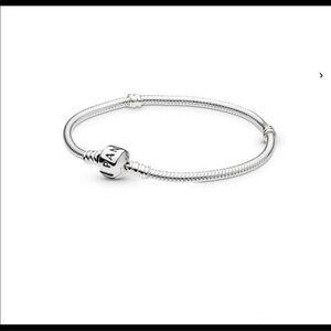Pandora 925 sterling silver bracelet come in  box